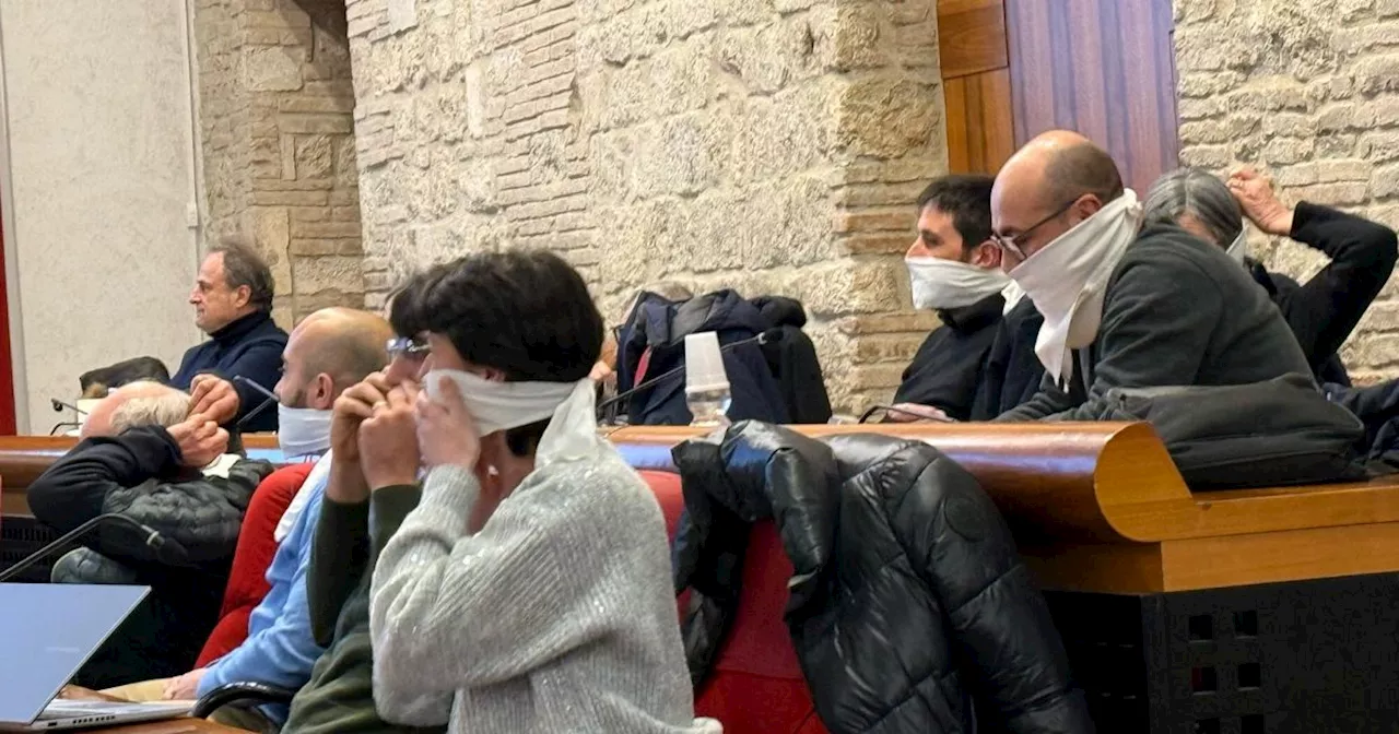 Ascoli Piceno, il centrodestra attacca i cronisti che criticano: “Verificare conflitto di…