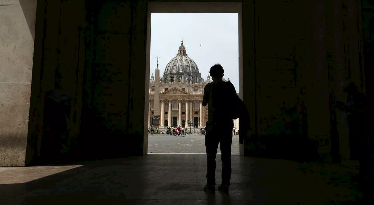 I corvi hanno ripreso a svolazzare sul Papa