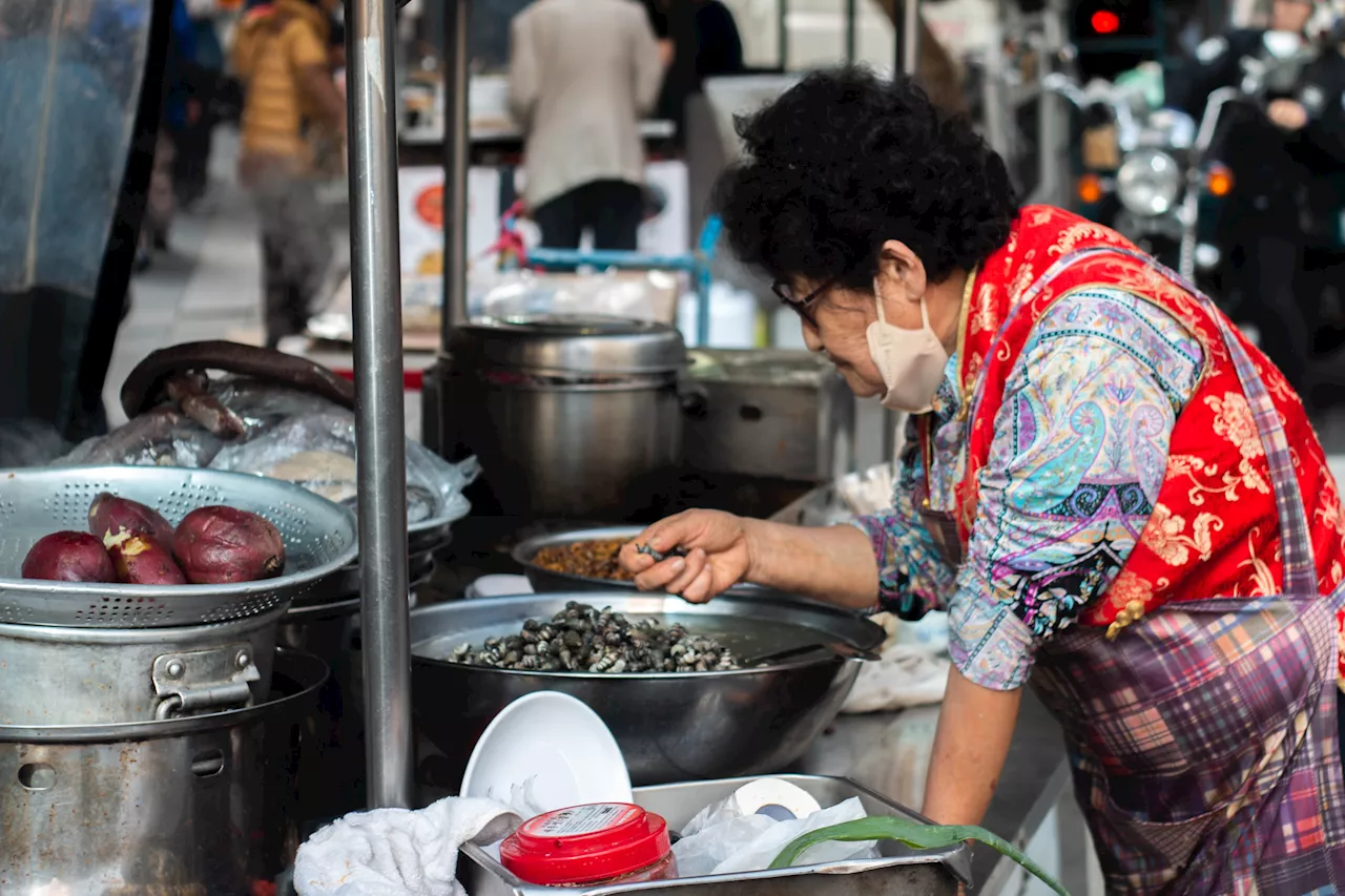 Singapore Hawker Centres See Outrage Over Queue Cutting by Elderly