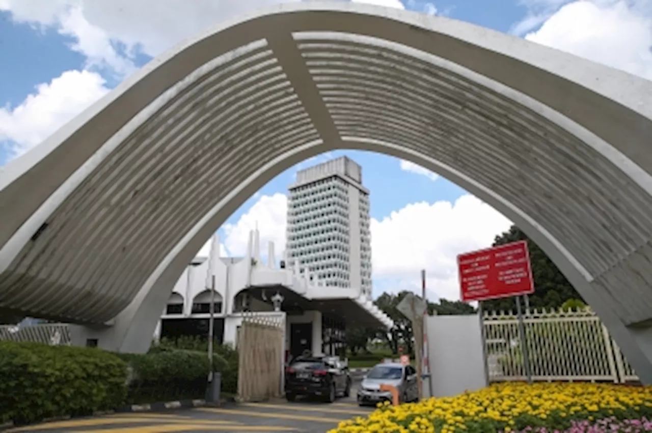 PM Anwar, govt MPs attend Dewan Rakyat pre-sitting briefing in Putrajaya