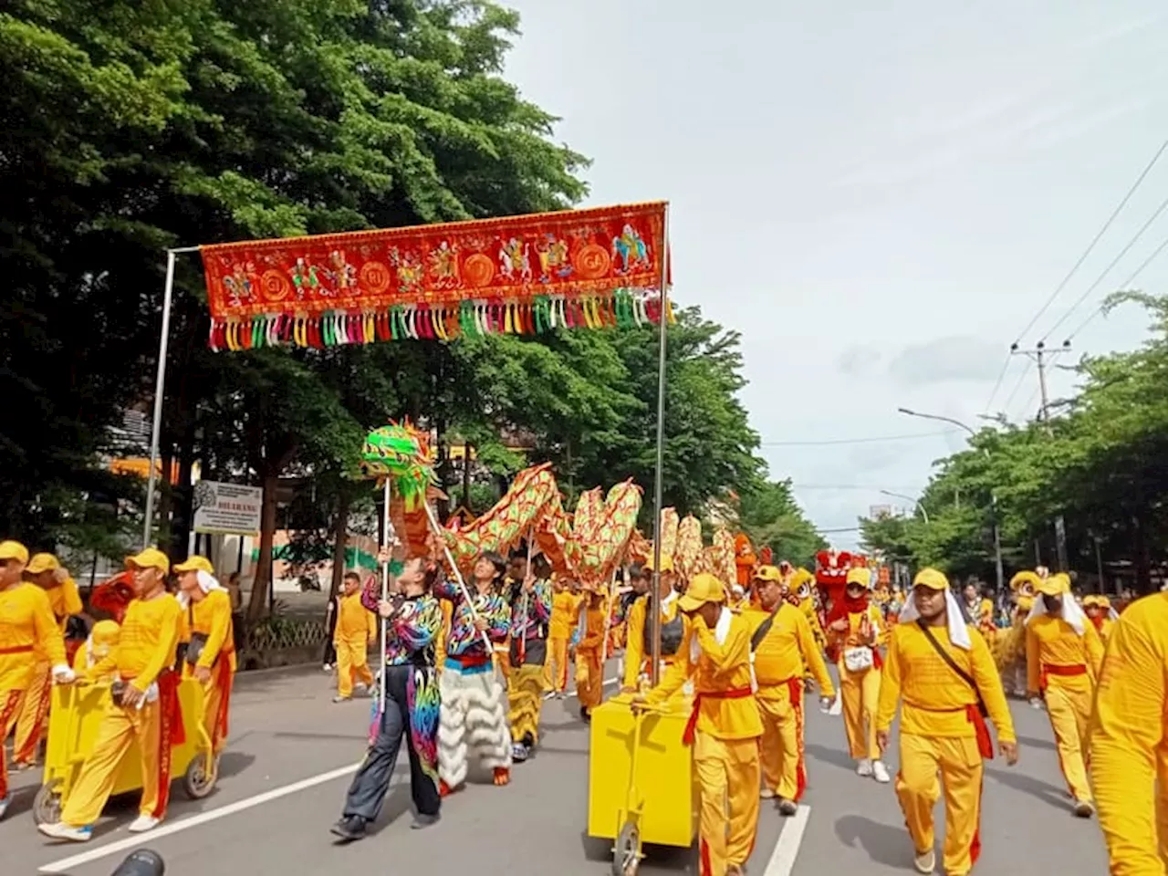 Imlek 2576 di Makassar: Arak-arakan Meriah dan Doa untuk Kemeriahan