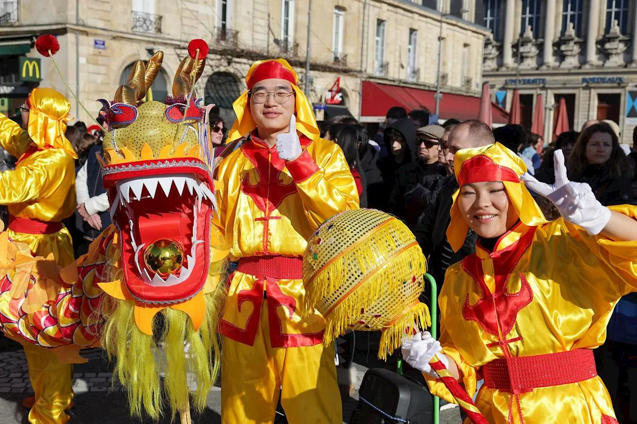 En images. À Bordeaux, des centaines de personnes fêtent le Nouvel An chinois