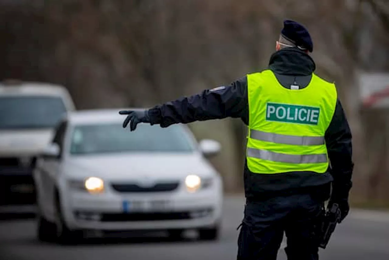 Repubblica Ceca, 16enne uccide a coltellate due donne in un centro commerciale