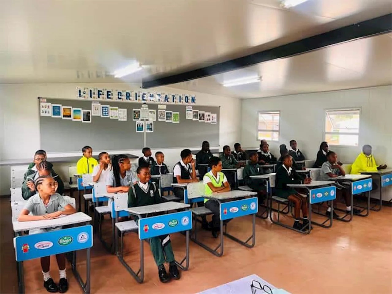 Tetra Pak and partners donate desks to Lakeside Primary