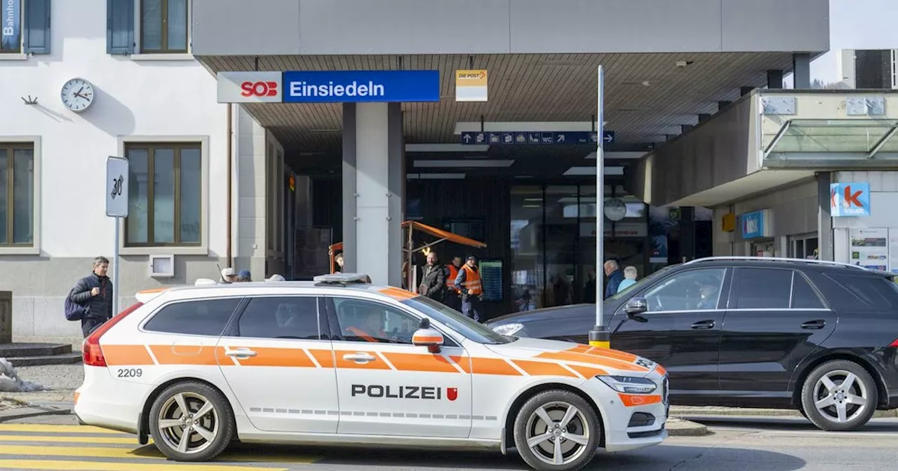 «Mass-Voll» zeigt trotz Demo-Verbot Flagge +++ Polizei: «Gegendemo wird nicht toleriert»