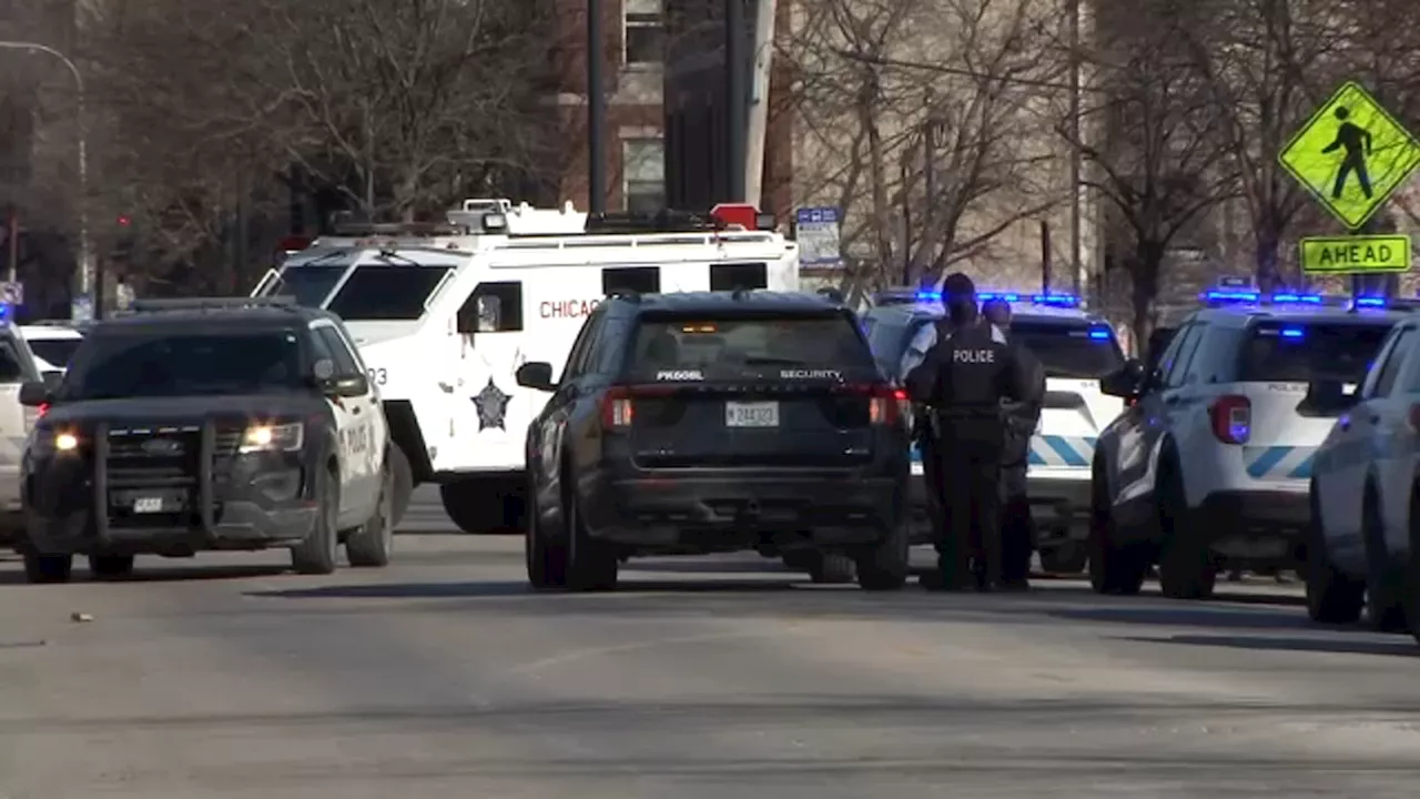 Man arrested after shots fired inside Chicago Park District building on Near West Side, police say