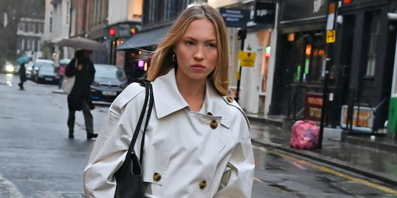 Lila Moss Just Wore the Everyday Trench of Your Dreams