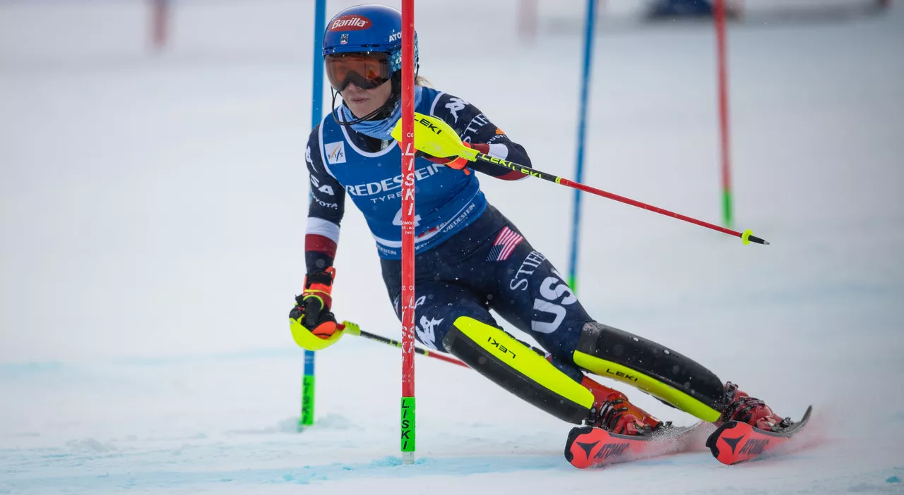 Mikaela Shiffrin vince lo slalom di Sestriere e arriva a 100 successi in Coppa del Mondo