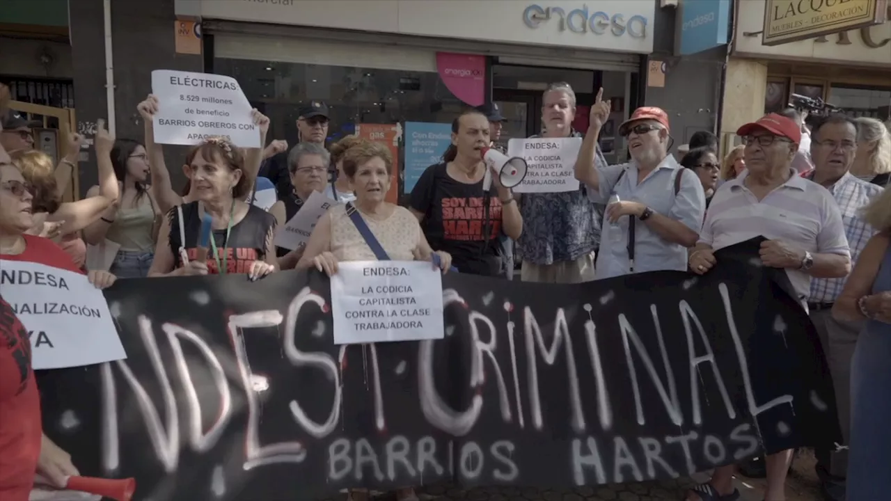 'A dos velas': un documental sobre el estrago de los continuos cortes de luz en los barrios obreros de Sevilla