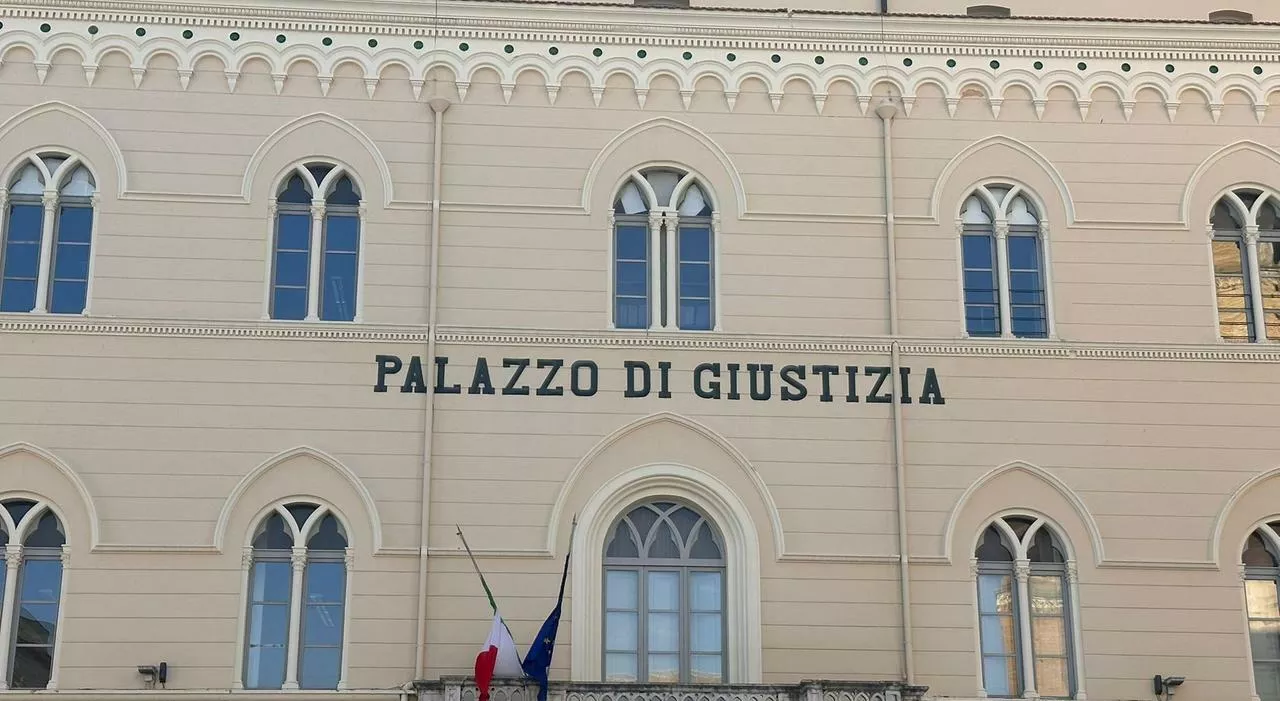 Chieti, botte ai figli della compagna. Arrestato un 40enne