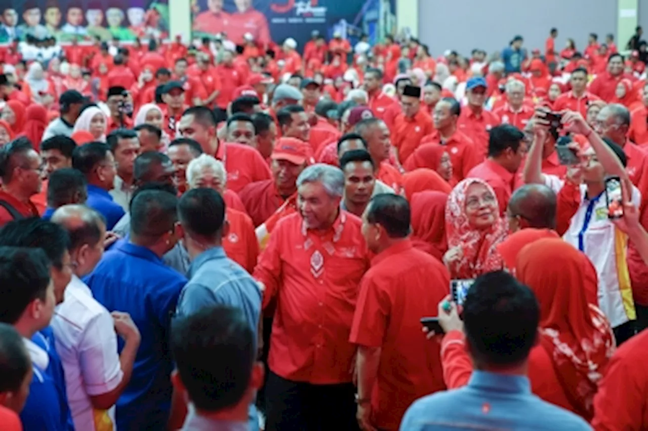Zahid urges EC to factor in Ramadan for Ayer Kuning by-election date