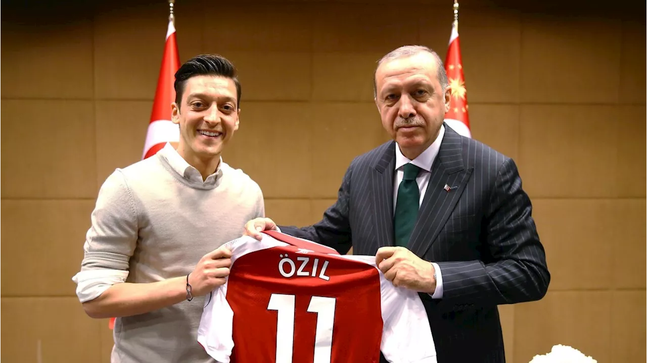 L'ex calciatore Mesut Ozil entra nel partito Akp di Erdogan