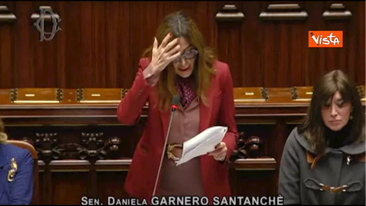 Sfiducia, sceneggiata-M5s in aula? Santanché spiana Ricciardi: "Mi auguro sia ignoranza"