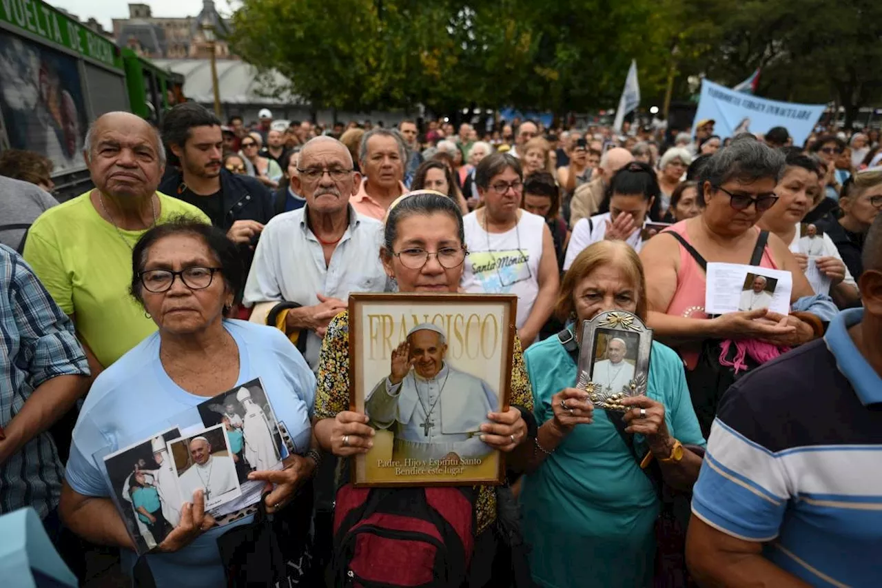 Hundreds attend special mass in Pope Francis's home city, Buenos Aires