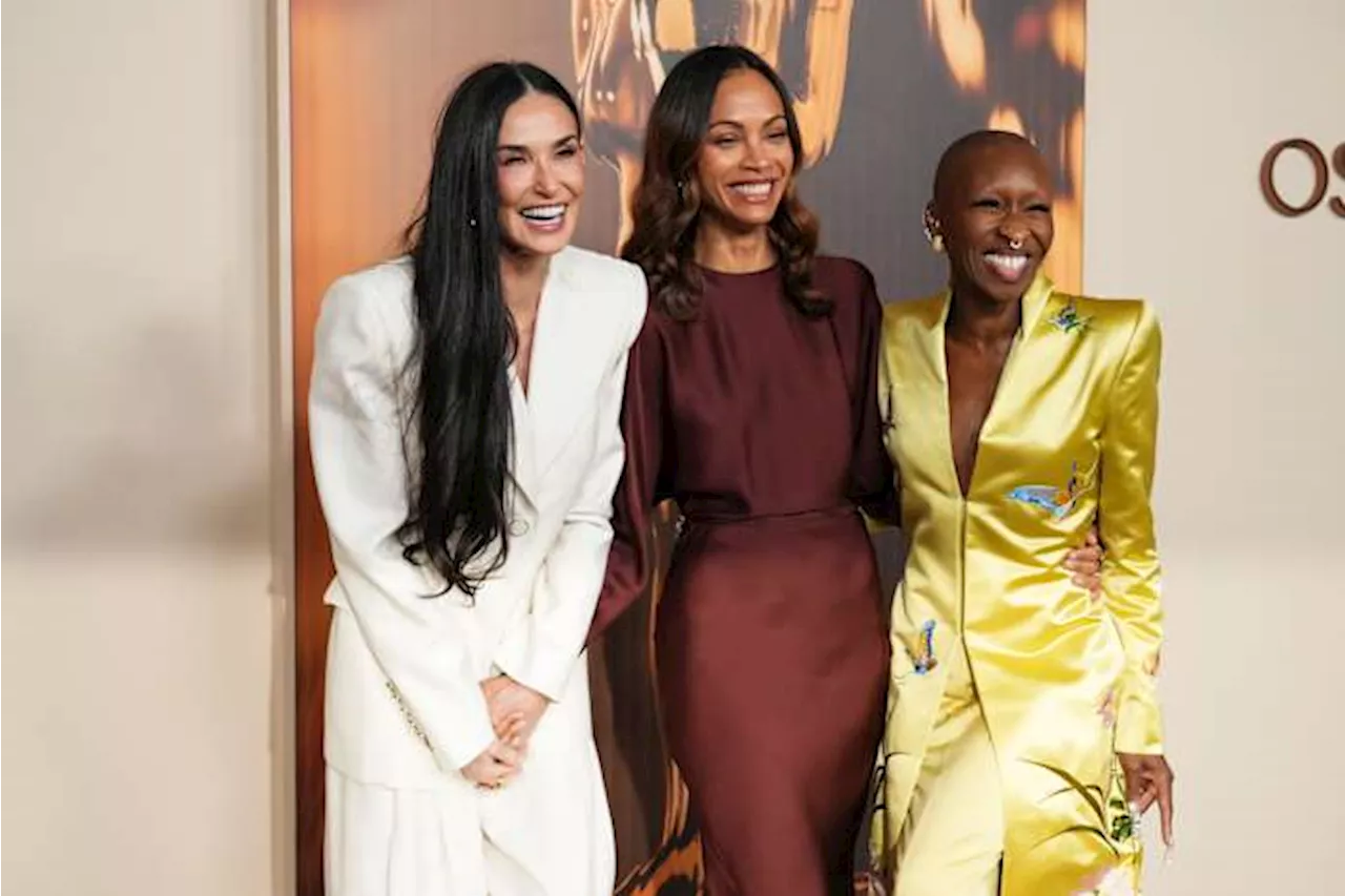 Oscar nominees gather for a chummy night of cocktails, dinner and the annual class picture