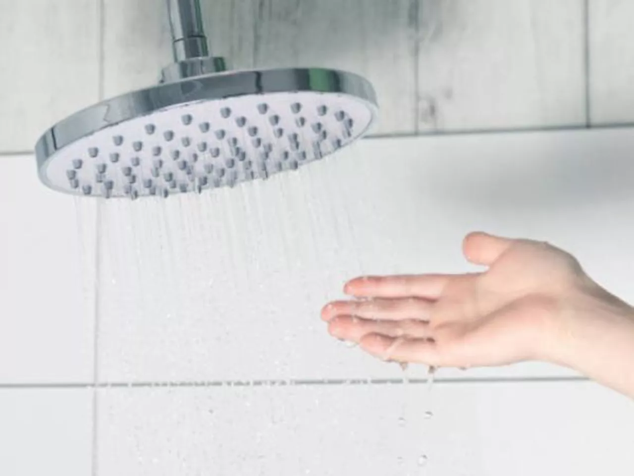 Ducha fría o caliente: ¿cuál es mejor para su salud a la hora de bañarse?