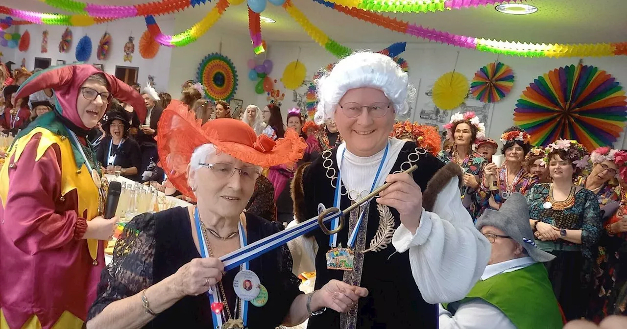 Liveticker zum Karneval im Kreis Höxter: Die Rathäuser sind in Narrenhand