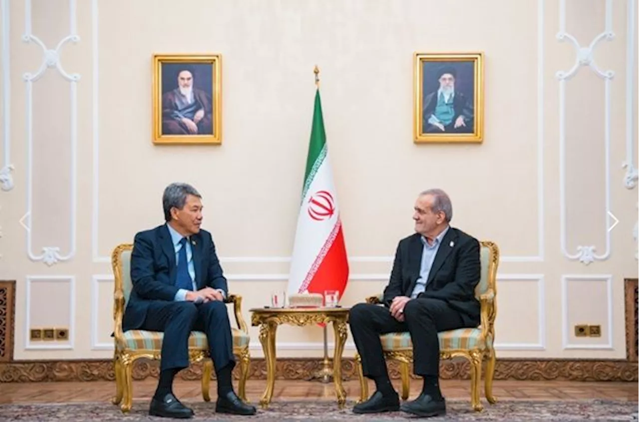 Mohamad pays courtesy call on Iranian President Pezeshkian