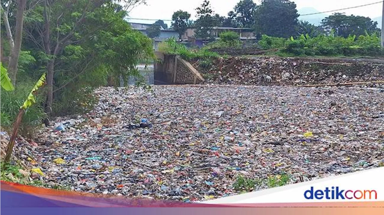 Duh! Sungai Citarum Jadi Lautan Sampah