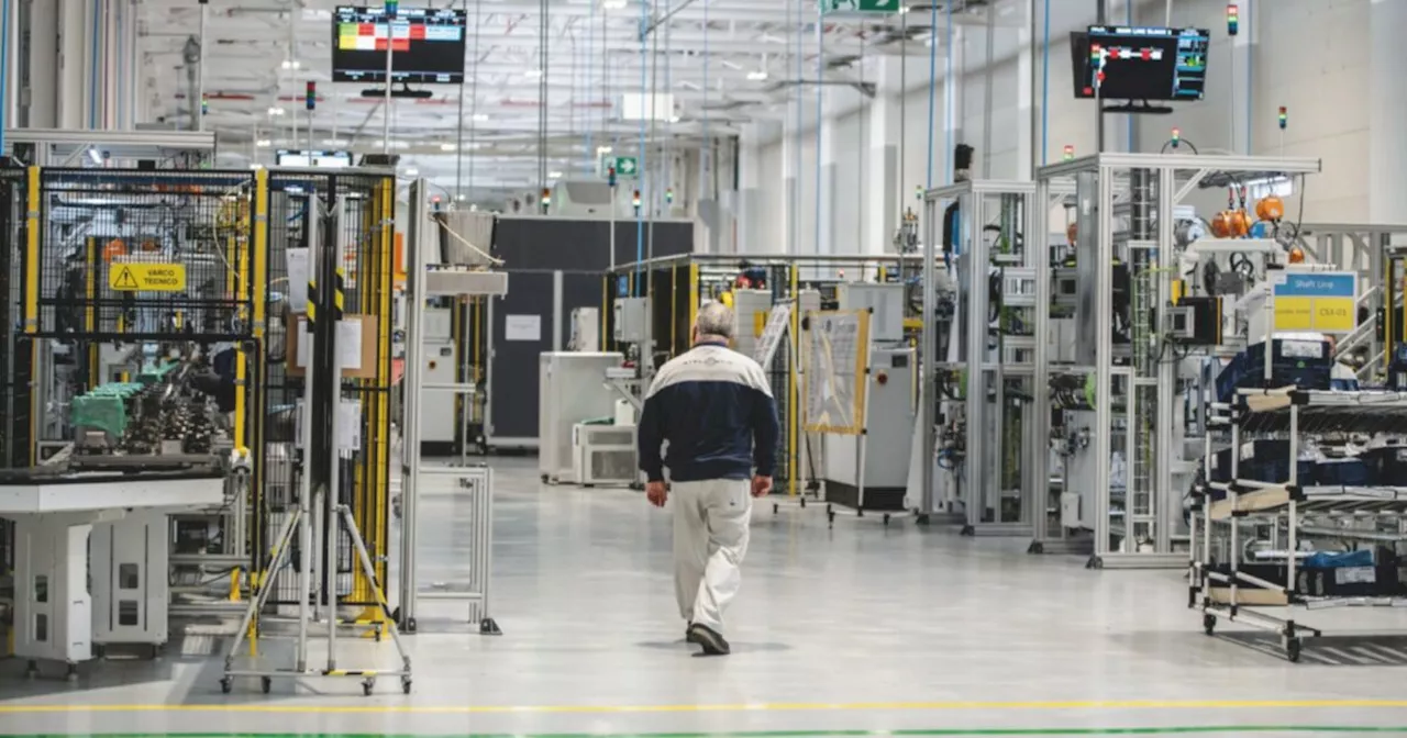 Stellantis: 2024 orribile, ma agli Elkann vanno 250 milioni