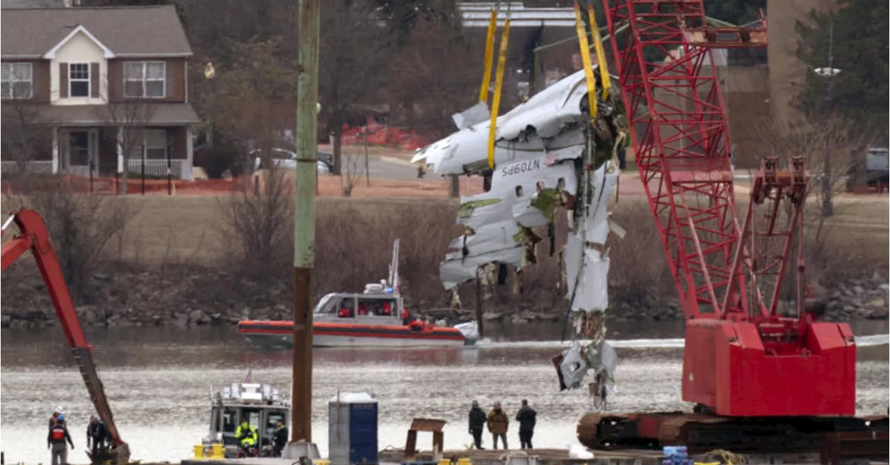 Recovery Efforts Begin After DC Jet-Helicopter Collision