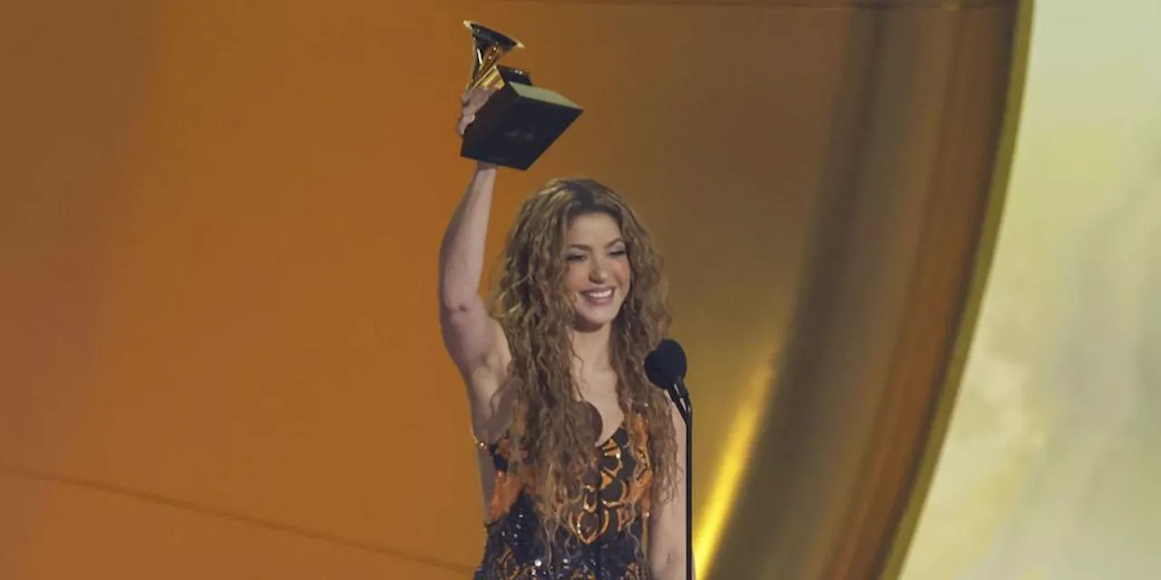 Shakira dedica su Grammy a los inmigrantes tras las promesas de deportaciones masivas de Trump: «Va por mis...