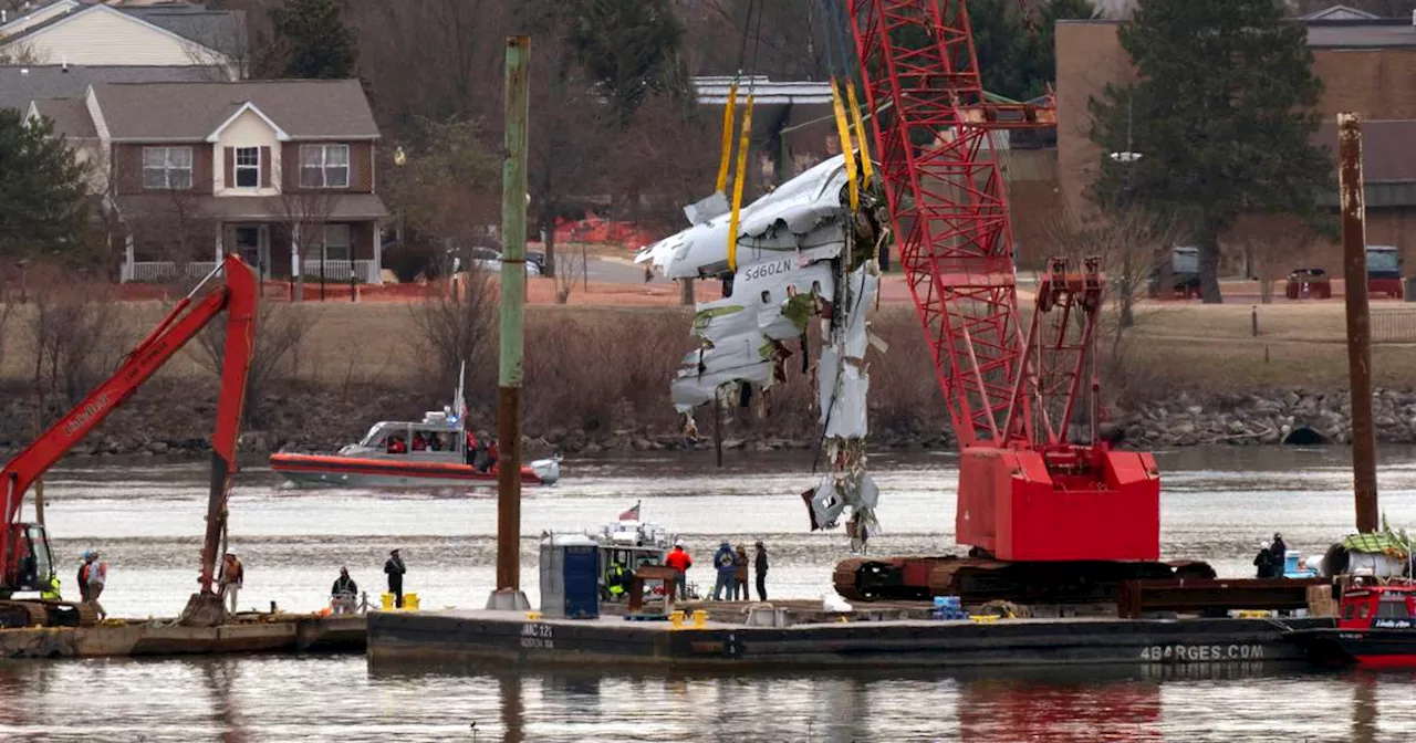 Salvage Teams Retrieve Large Portion of Crashed Jet from Potomac River