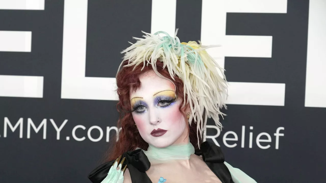 Chappell Roan's Pencil-Thin Brows at the Grammys Are a Masterclass in Experimental Beauty