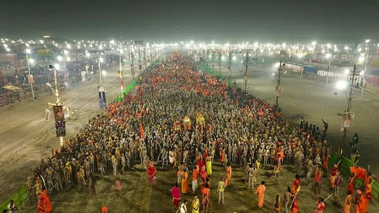 Mahakumbh 2025 Live: Juna Akhada's Snana Begins, Devotees Also Taking Dips