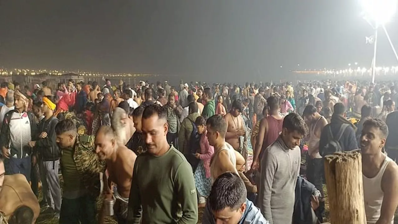 Mahakumbh: संगम तट पर उमड़ा आस्था का रेला, संतों-संन्यासियों व श्रद्धालुओं ने लगाई पुण्य की डुबकी, तस्वीरें