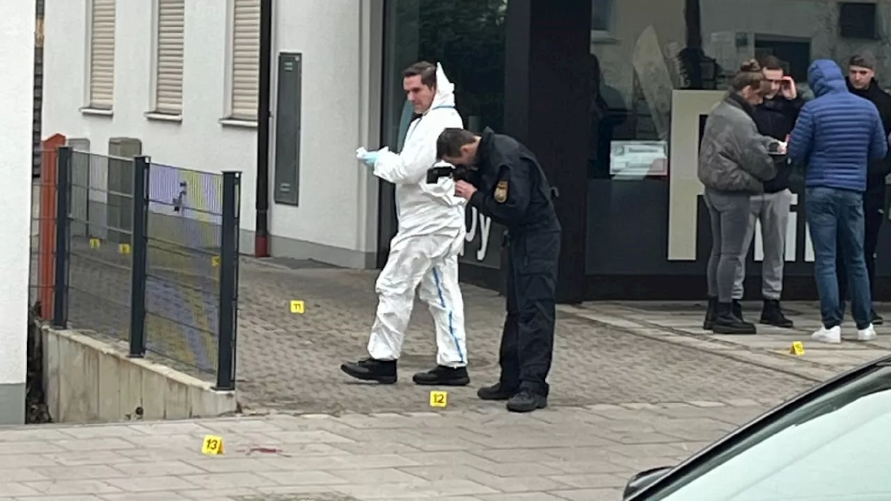 Großeinsatz in München: Polizei fahndet nach Messerstecher (28)