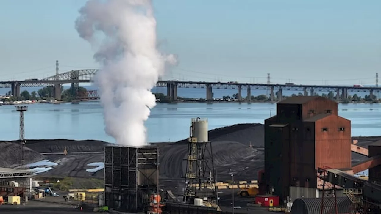 Canadian Industry Braces for 'Huge Disruptions' as Trump Imposes 25% Tariffs