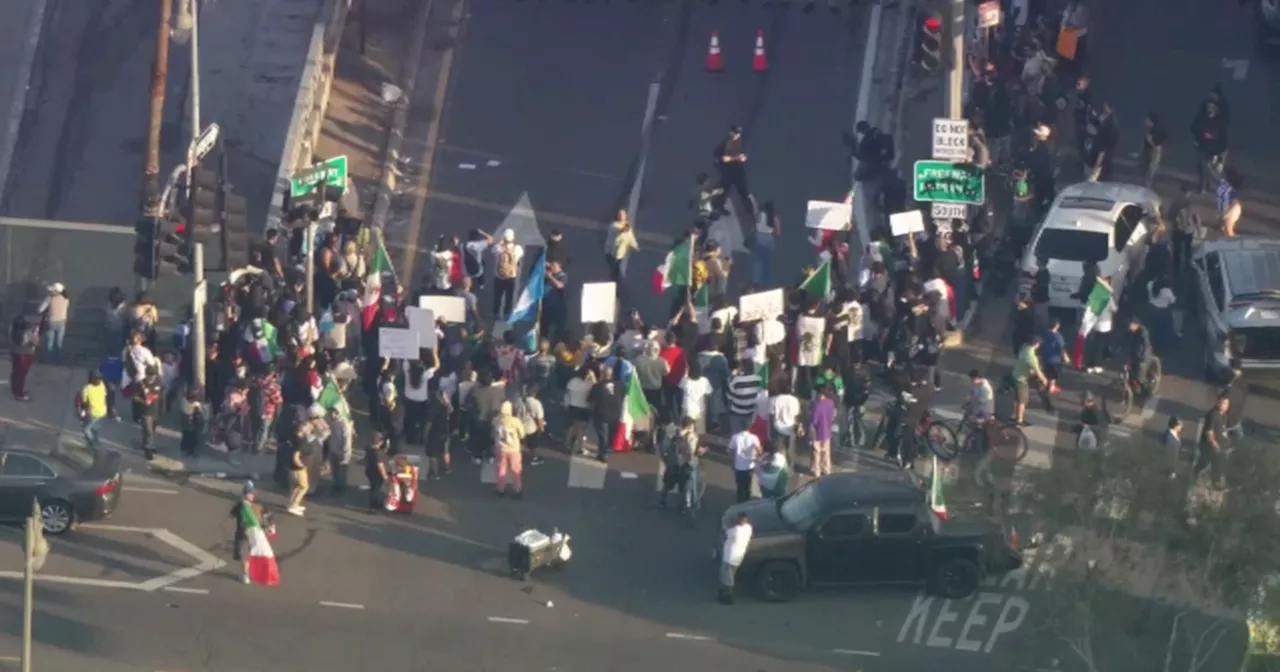 Protest in downtown Los Angeles over ICE raids blocks 101 Freeway