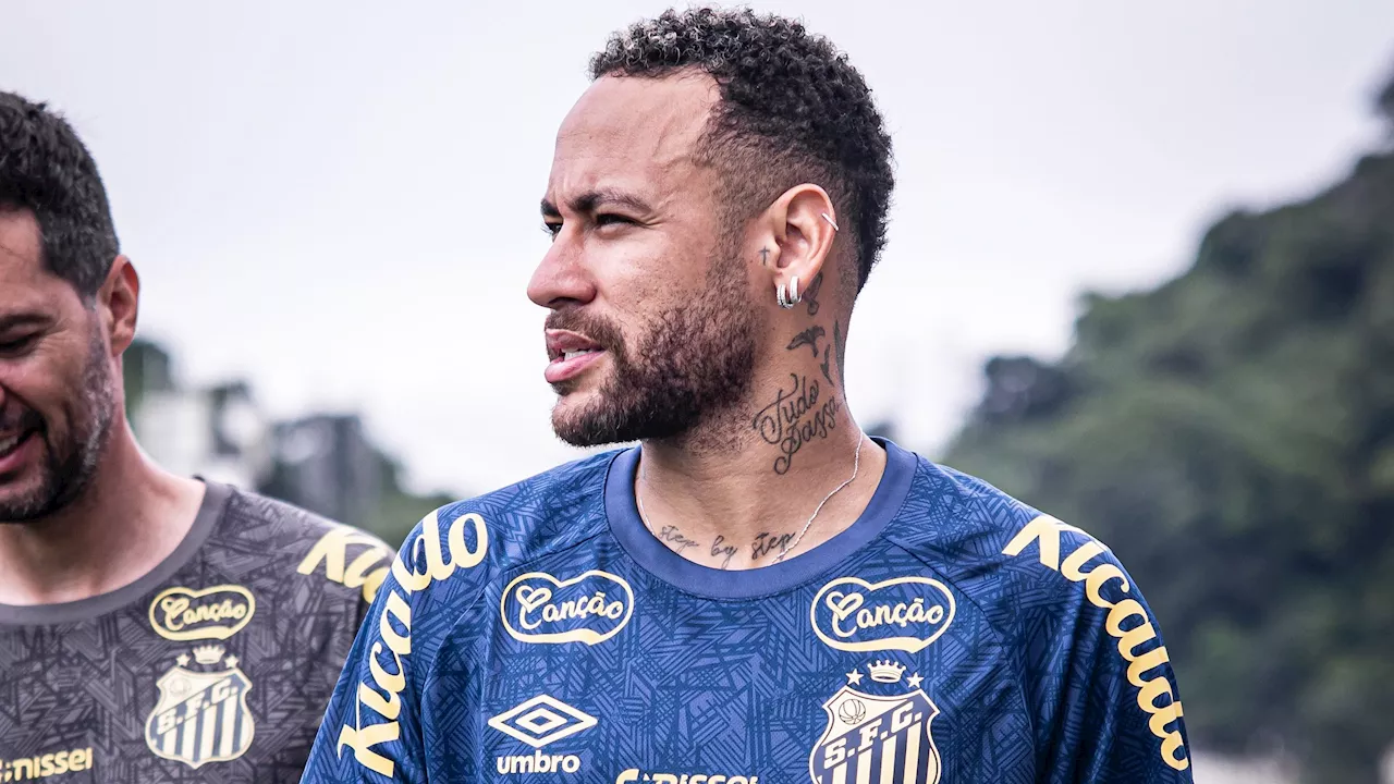 Neymar volta ao Santos e marca golaço em seu primeiro treino