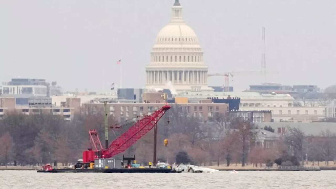 Comienza recuperación de los restos del avión en Washington mientras los investigadores revisan nueva información