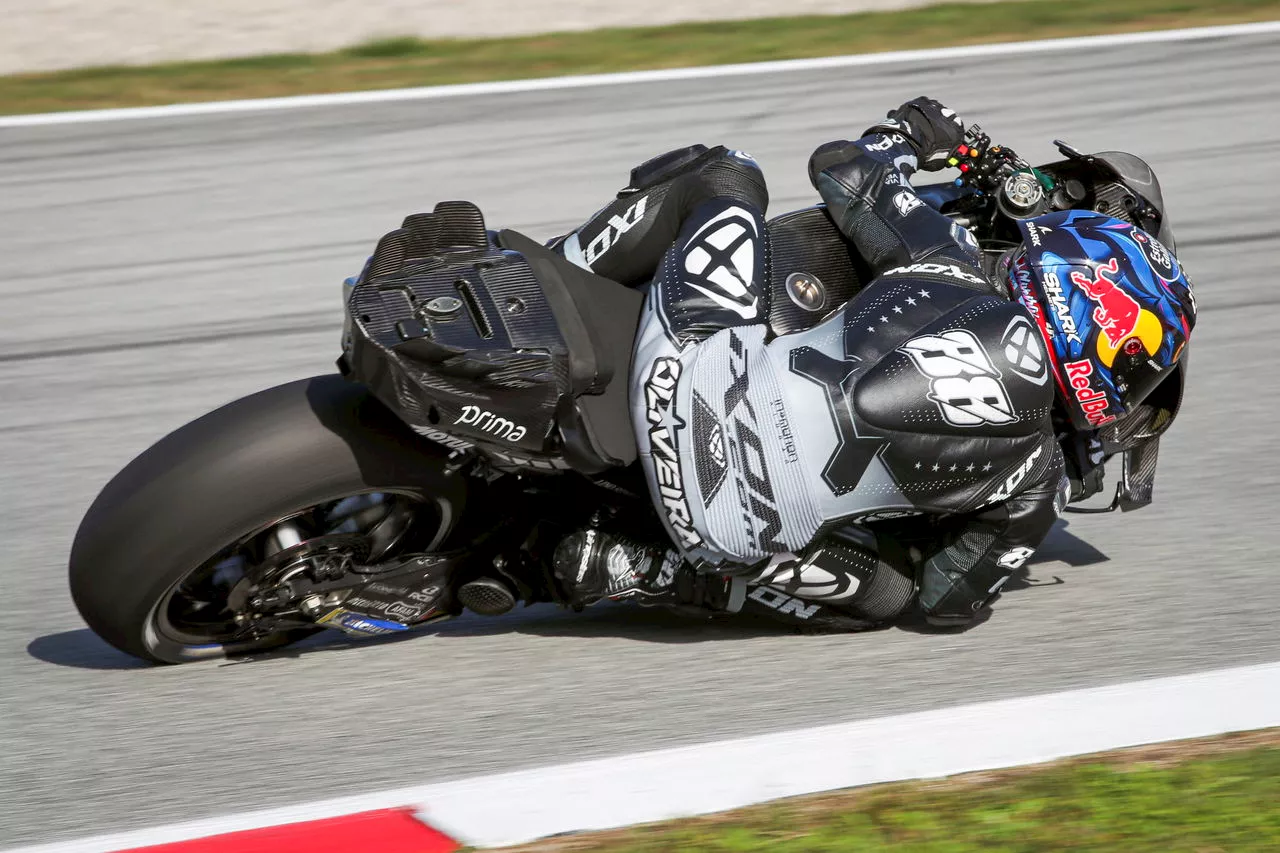 Oliveira's MotoGP Adaptation Advice: Meet the Yamaha Halfway