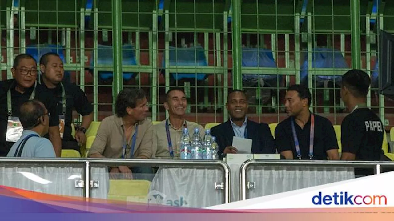 Momen Patrick Kluivert di Bekasi, Nonton Langsung Persija Vs PSBS Biak