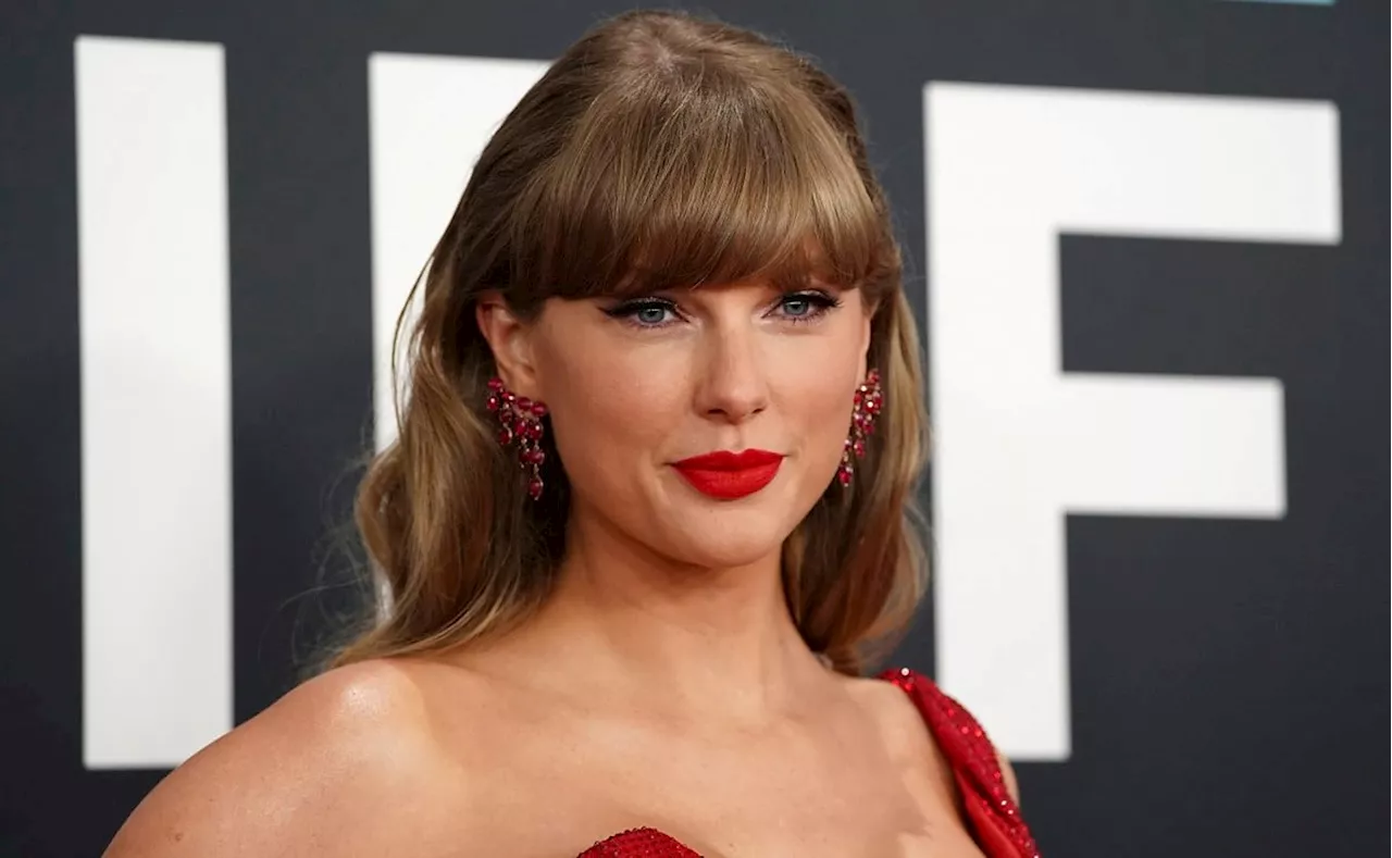 Premios Grammy 2025: Taylor Swift apuesta por el minivestido rojo