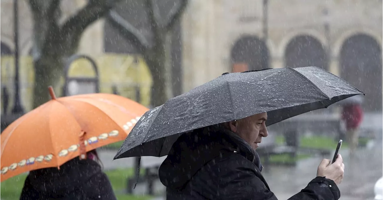 La AEMET pone a Andalucía, Aragón y Galicia en aviso amarillo por lluvia, frío, oleaje o nieve