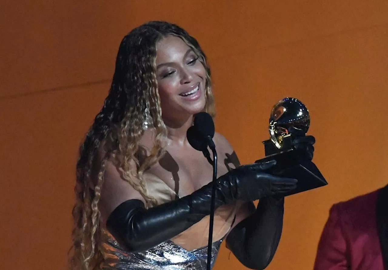 Grammys: Frau fast nackt – US-Superstar gewinnt erstmals Preis