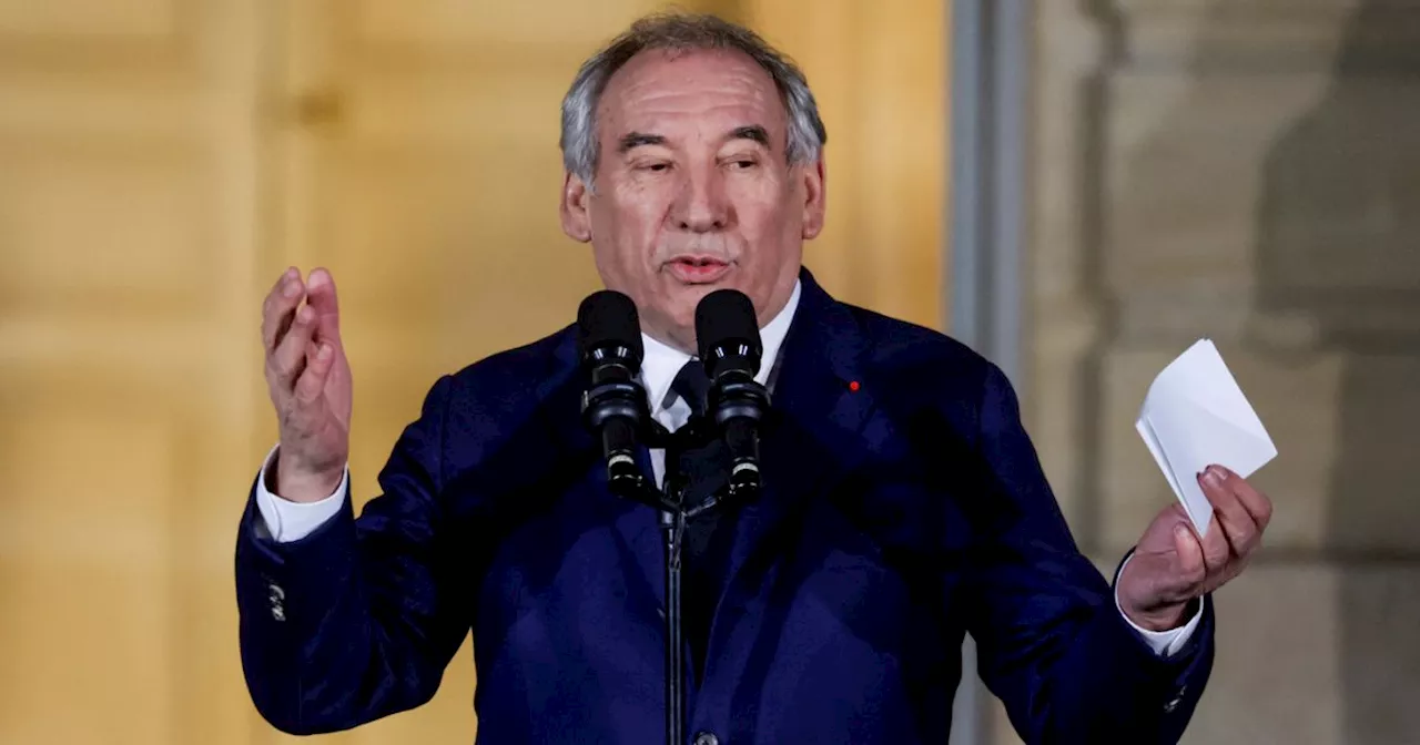 Francia, Bayrou fa passare la legge di Bilancio senza voto del Parlamento