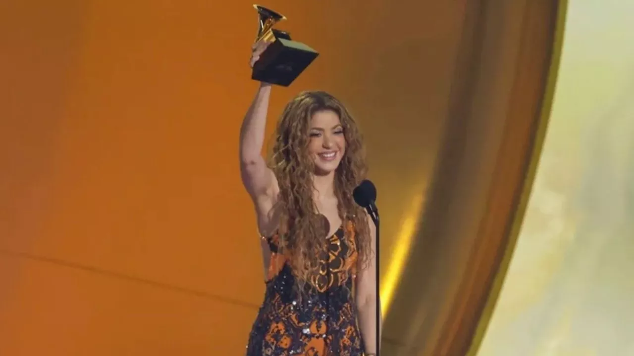 Shakira Dedica Su Grammy a Inmigrantes y Mujeres Trabajadoras