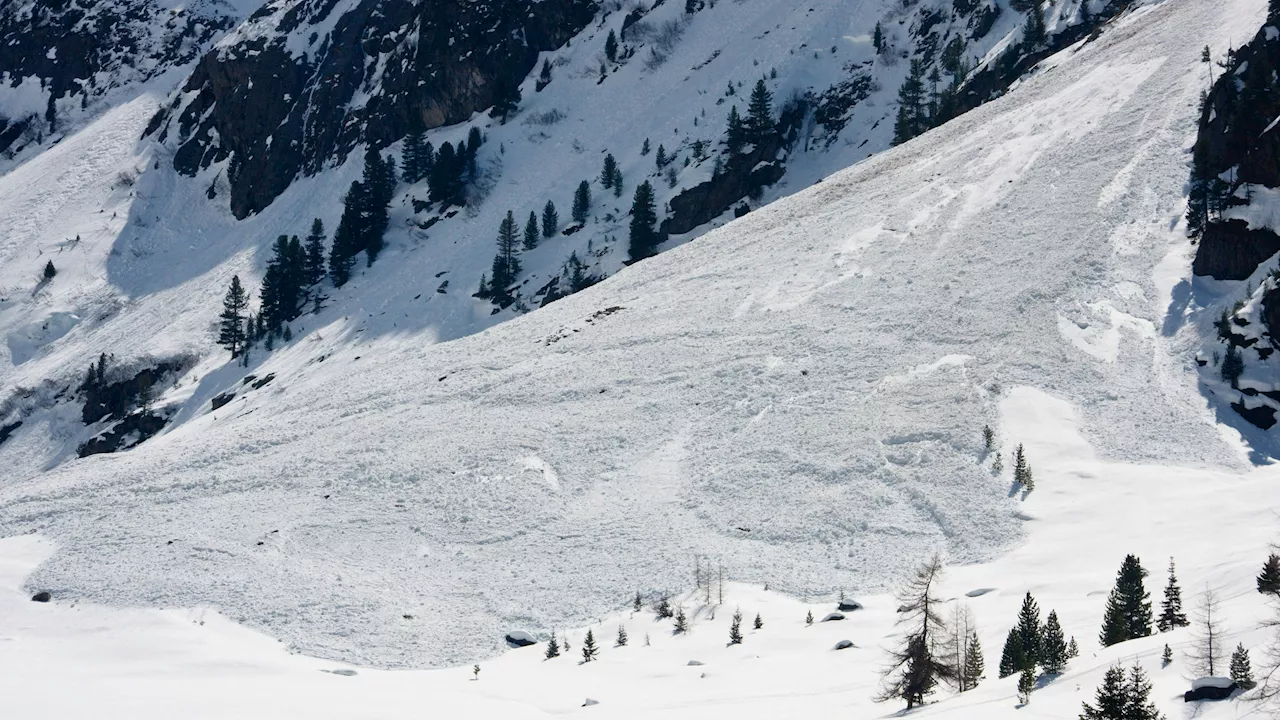  Lawine ausgelöst und unter einem Meter Schnee begraben