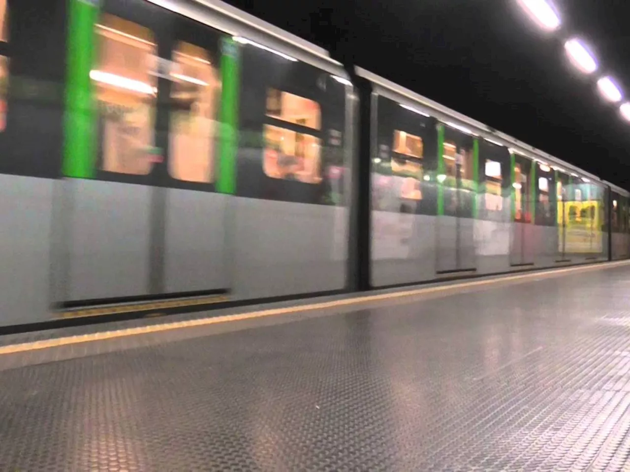 Fuga rocambolesca a bordo della metro verde di Milano: quattro donne arrestate