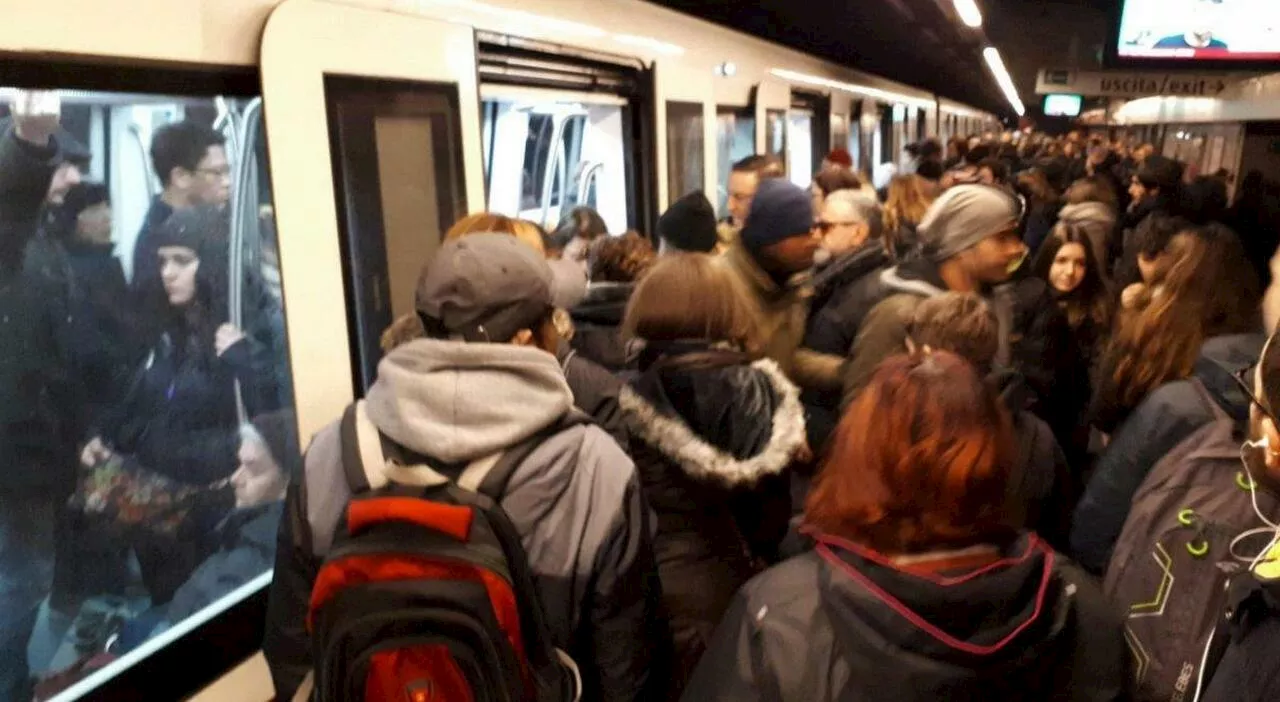 Roma, rapine in serie nella metro: preso l'incubo dei pendolari. Così strappava i telefoni di mano