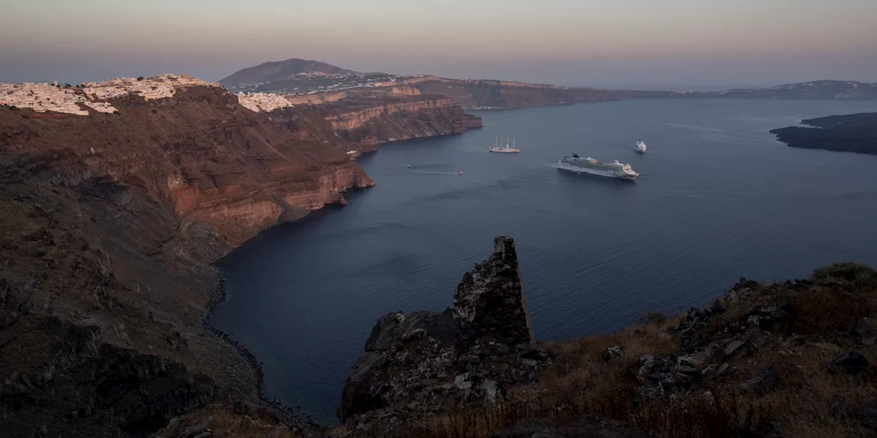 A Santorini si preparano a un possibile terremoto