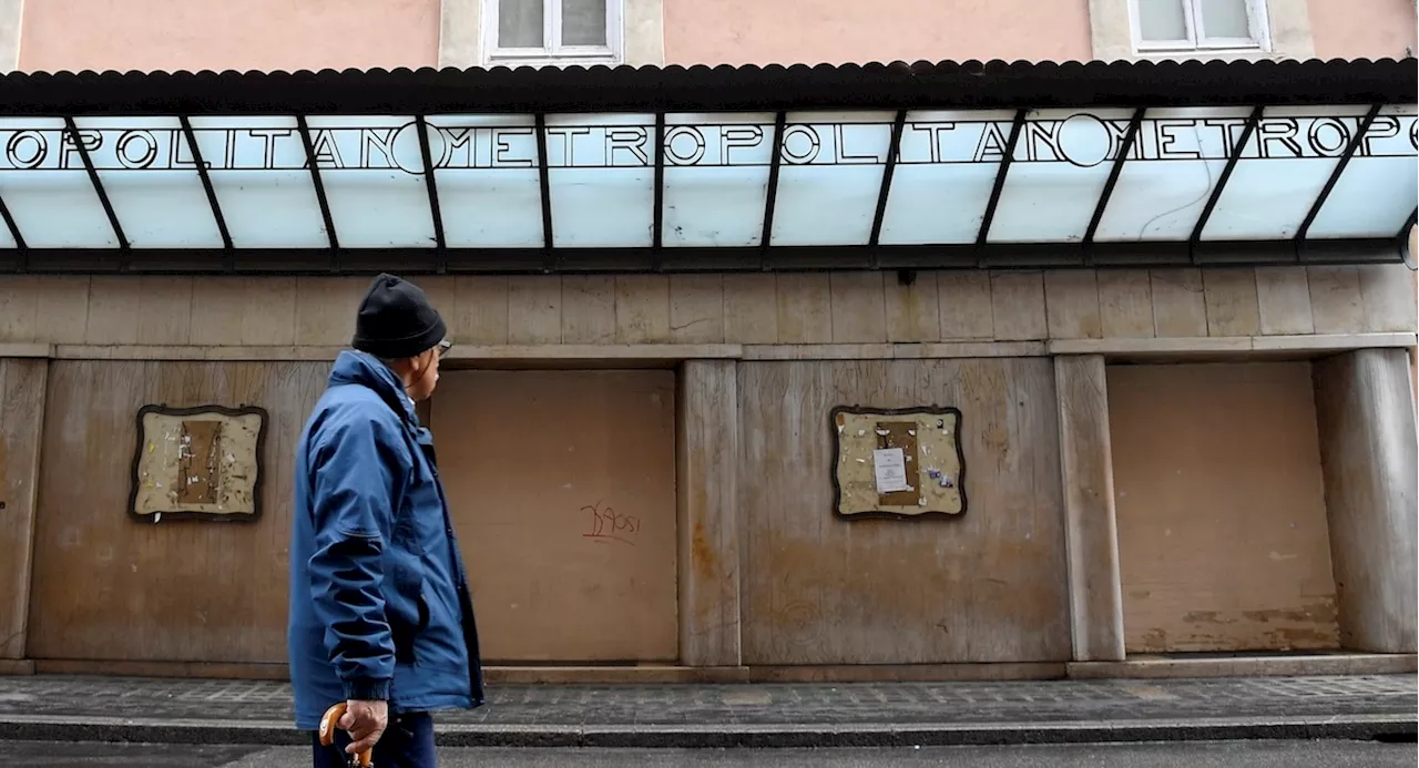 Proposta di Legge: Cinema Chiusi in Negozi, Attori in Protesta