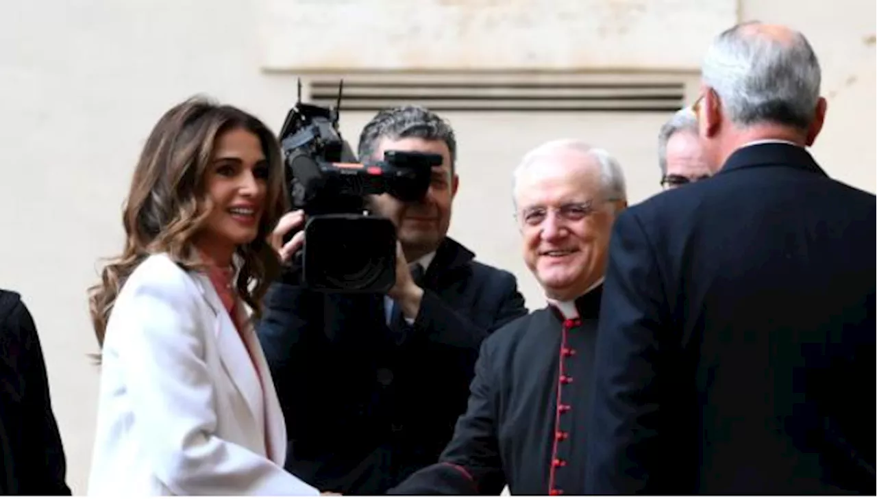 Rania di Giordania in Vaticano: stile elegante e impegno per i diritti dei bambini