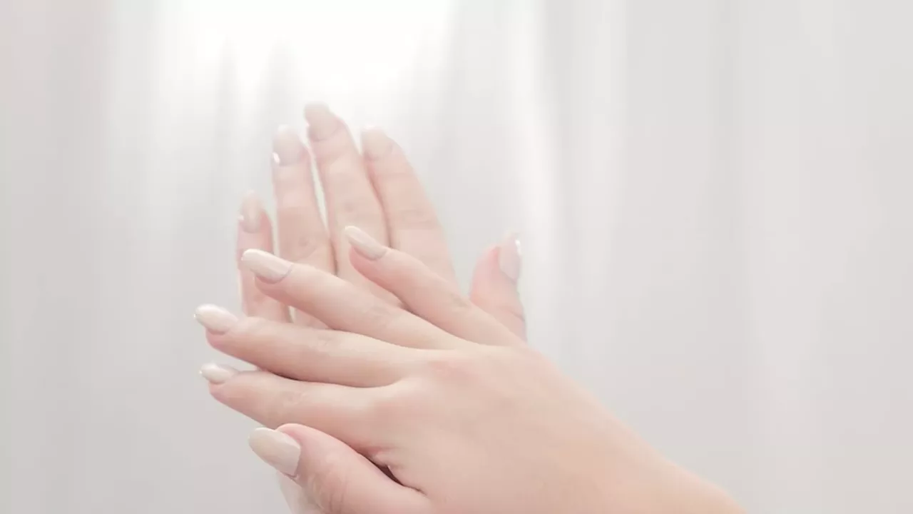 Stile 2025: Unghie di Sapone per una Manicure Elegante