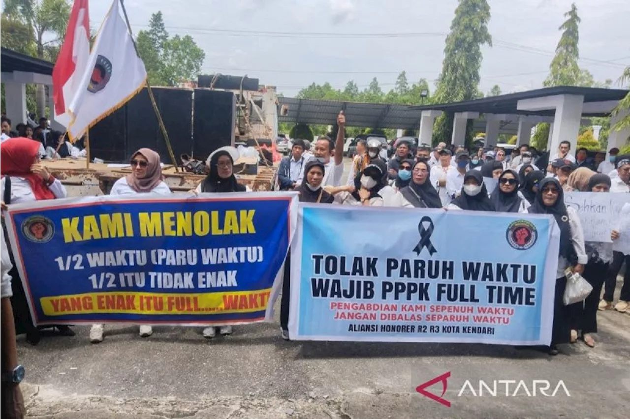 Ribuan Honorer R2 dan R3 di Kendari Tolak PPPK Paruh Waktu